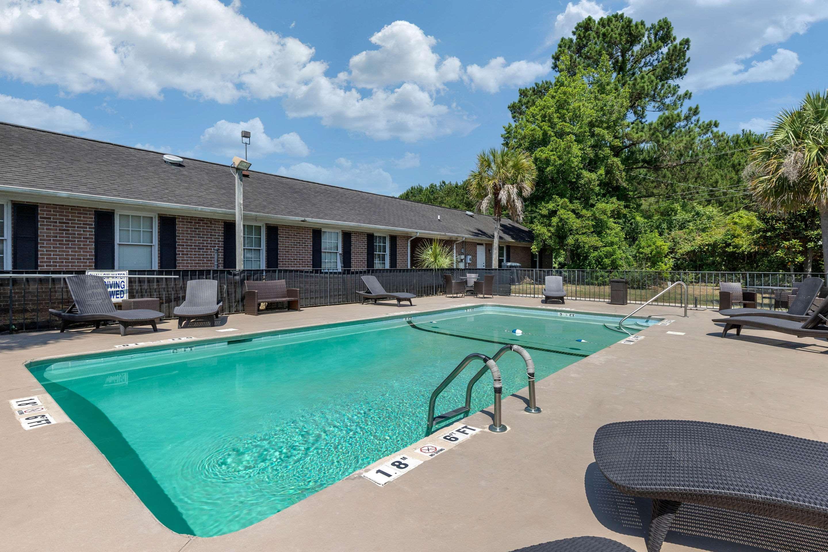 Suburban Studios At The University Conway Exterior photo